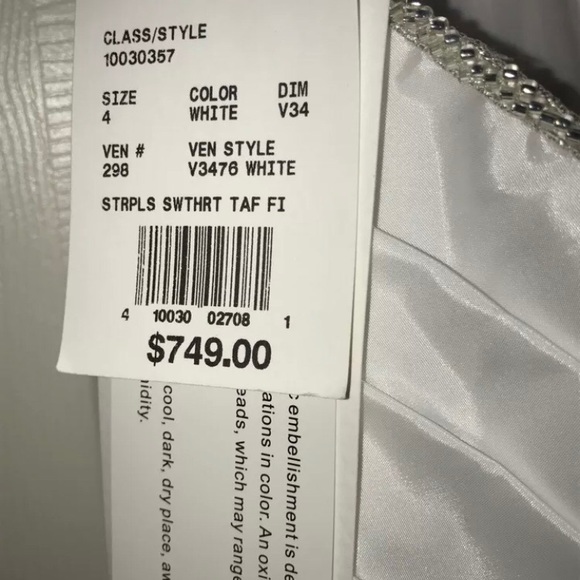 Brand new David’s bridal wedding dress - Picture 7 of 7